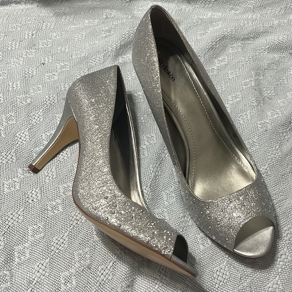 Silver pump with rhinestones - Picture 2 of 5